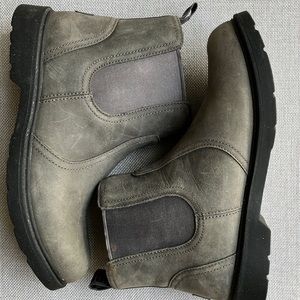 UGG Gray suede lug ankle boot. US size 5 big boy (generously fits size 6 women).